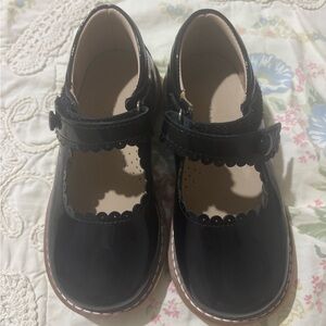 Size 9 little girls Elephantito Mary Jane Patent Black shoes